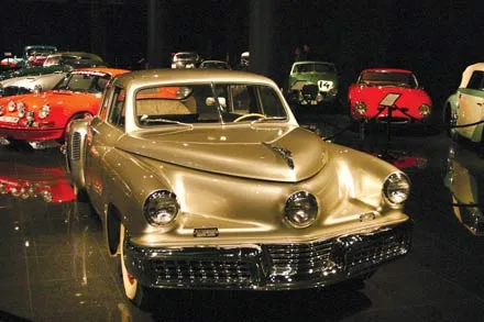 Tucker-Sedan-z-1948r.-w-Muzeum-Blackhawk