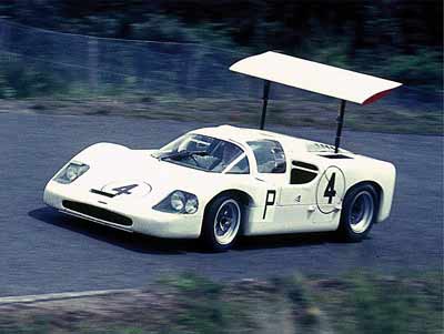 800px-Chaparral 2F - Mike Spence - 1967